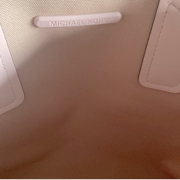 Michael Kors light pink signature tote EUC - Picture 3 of 4